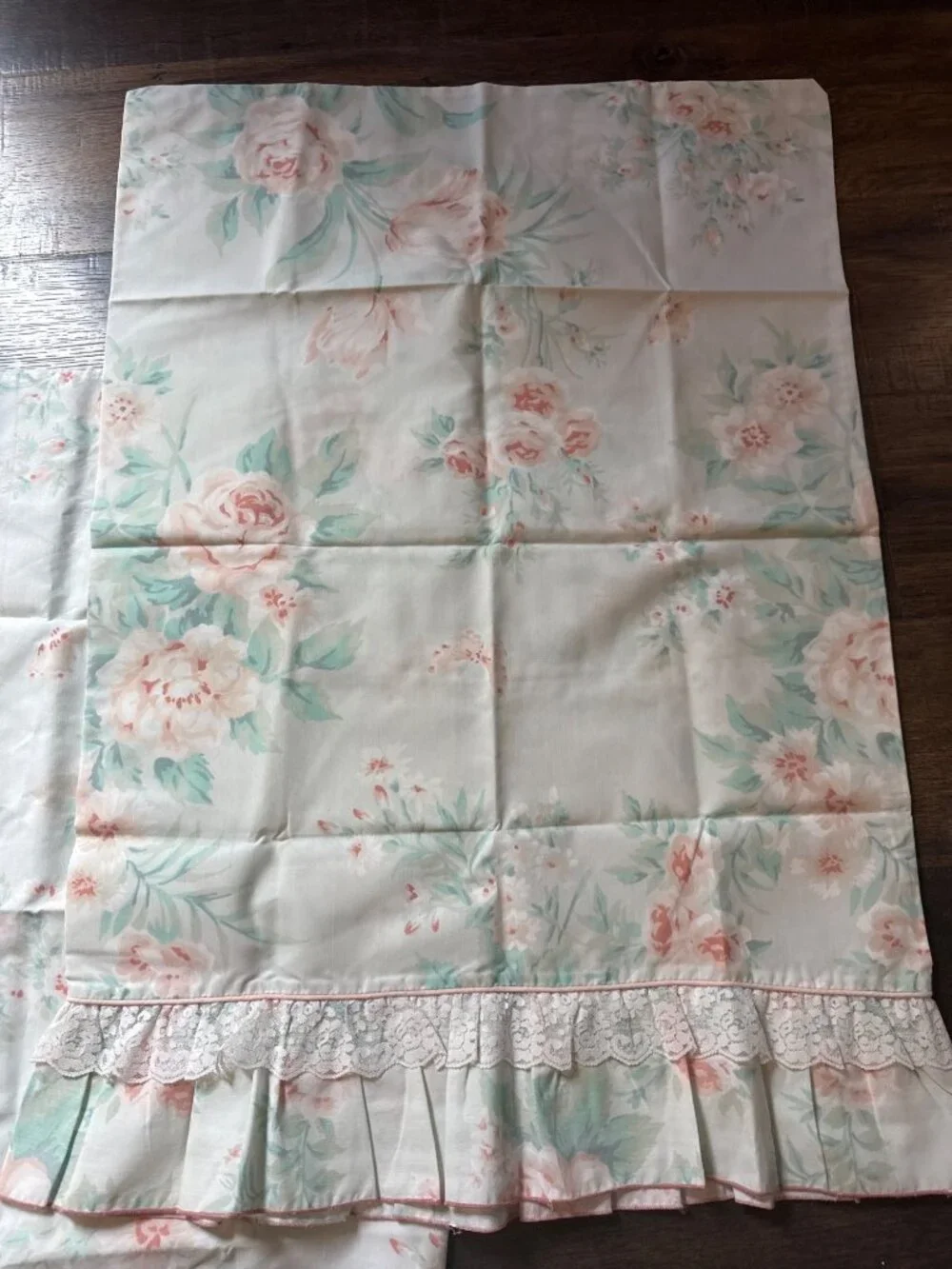 Set of 4 Vintage Standard Pillowcases JP Stevens & Co Lace Trim